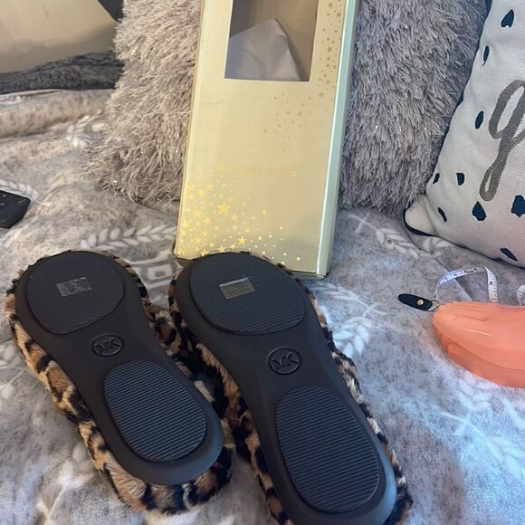 Michael Kors/mK jetset jet set thong sandals/slippers
Faux fur- animal /leopard/ - Picture 5 of 8